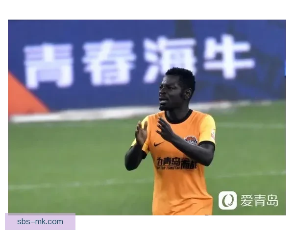 康瓜凭速度优势在青岛海牛边路反击中屡次威胁对方防线